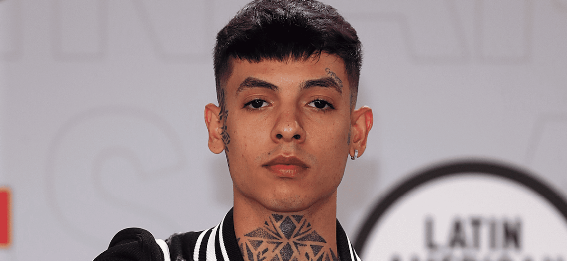 Natanael Cano pide a fans que no lo molesten