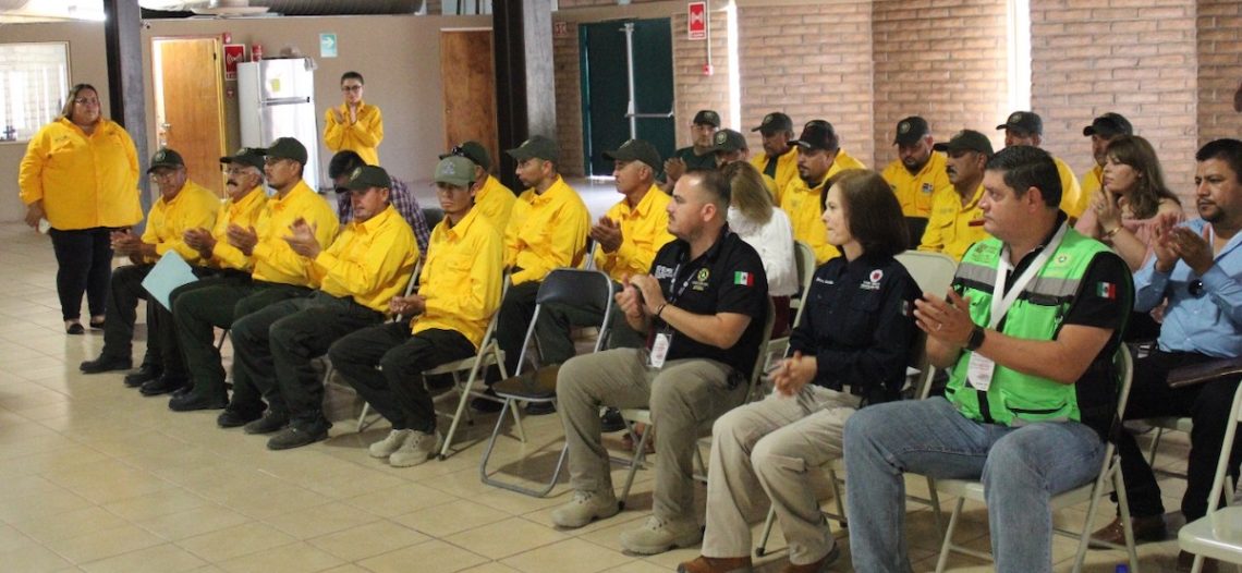 Reconocen a combatientes de incendios forestales