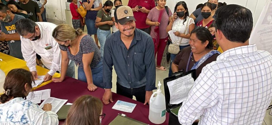 Entrega Ibcees becas a hijas e hijos de jornaleros en el Poblado Miguel Alemán