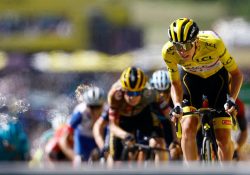 Prohíben acceso al ‘paddock’ en el Tour de Francia por covid