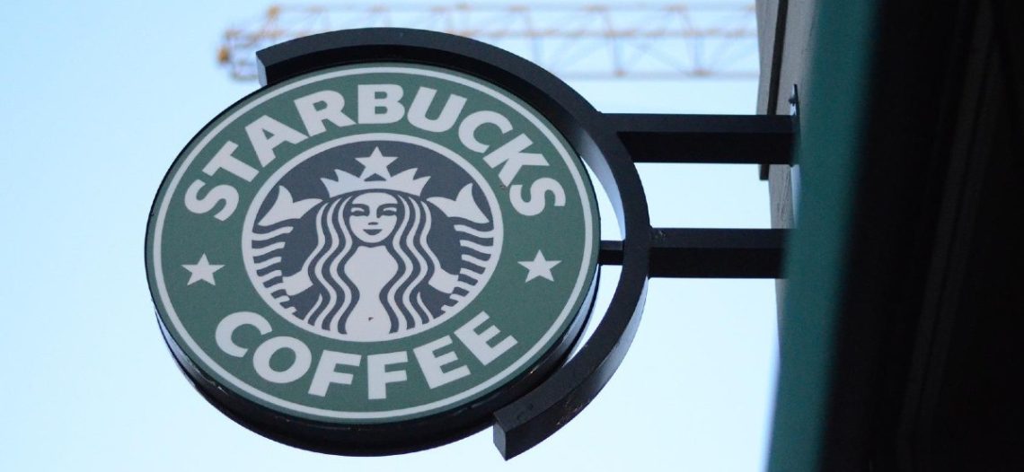 Starbucks cierra 16 sucursales en EU por violencia relacionada con drogas