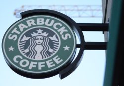 Starbucks cierra 16 sucursales en EU por violencia relacionada con drogas