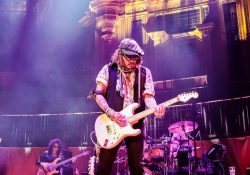 Johnny Depp lanza disco y se va de gira