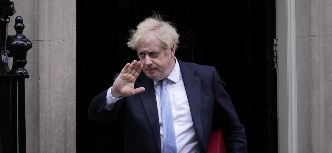 Boris Johnson renuncia como primer ministro británico