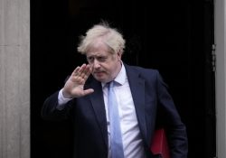 Boris Johnson renuncia como primer ministro británico