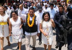 Alcalde de Xoxocotla, Morelos, rinde protesta con chaleco blindado