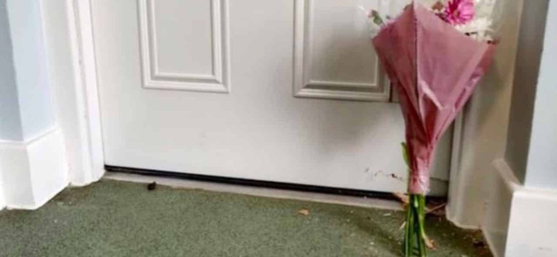 Hallan a mujer fallecida desde hace dos años en su departamento; casero cobraba la renta de su pensión