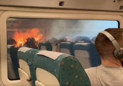 Momentos de pánico cuando un tren se detiene en medio de un incendio forestal, en España