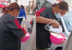 Captan a mujer usando poste de luz para conectar una batidora y video se vuelve viral