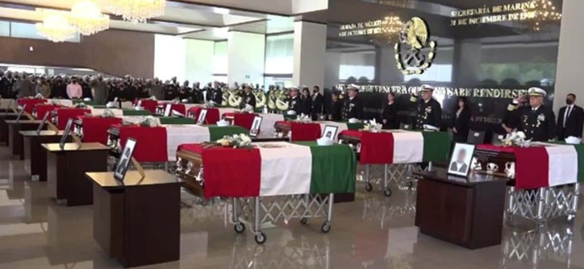 Despiden a 14 marinos fallecidos tras desplome de helicóptero en Sinaloa