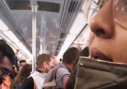 Mujer insulta a los demás pasajeros del metro y se hace viral: “Tengo más plata que ustedes”