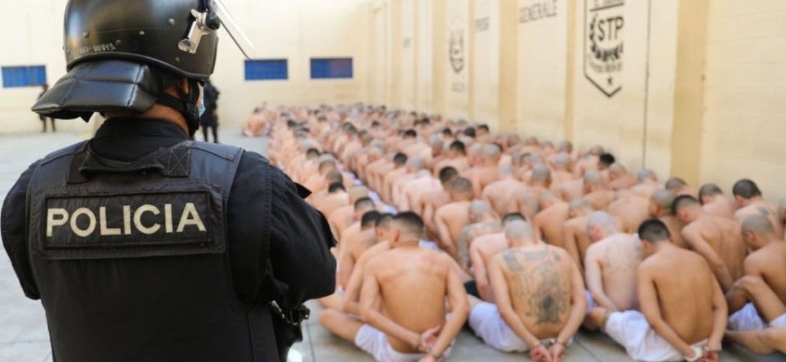 El Salvador suma 50 mil detenidos en «guerra» contra pandillas
