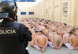 El Salvador suma 50 mil detenidos en «guerra» contra pandillas