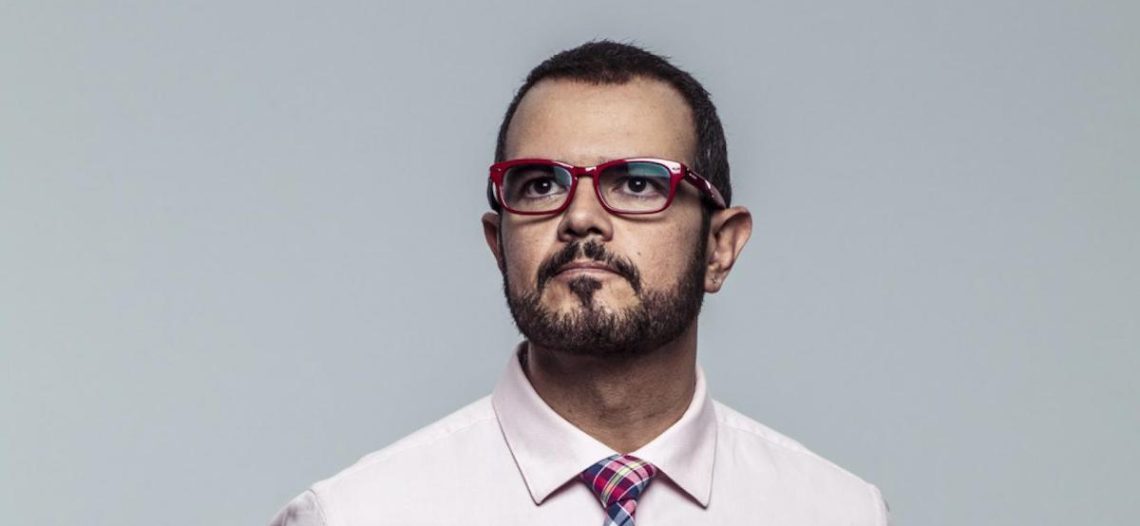 Aleks Syntek propone multas para establecimientos que pongan reguetón