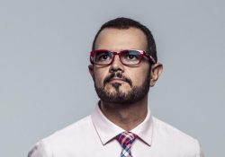 Aleks Syntek propone multas para establecimientos que pongan reguetón