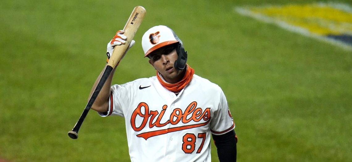 Orioles ‘despluman’ a Azulejos con jonrón de Ramón Urías