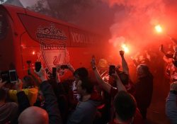 Premier League de Inglaterra endurece medidas para controlar aficionados