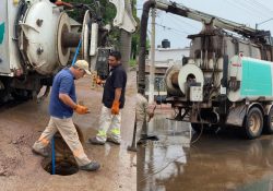 Trabajan dependencias en acciones de desasolve en líneas de drenaje; logra presidenta municipal, Doctora Karla Córdova González gestionar recursos