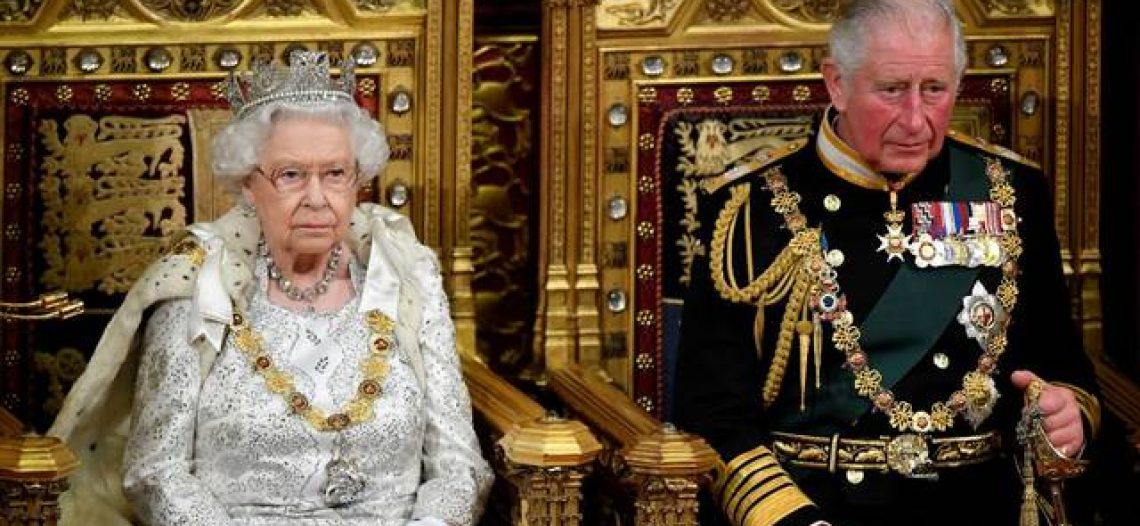 Rey Carlos III llega al Palacio de Buckingham como monarca de Reino Unido por primera vez
