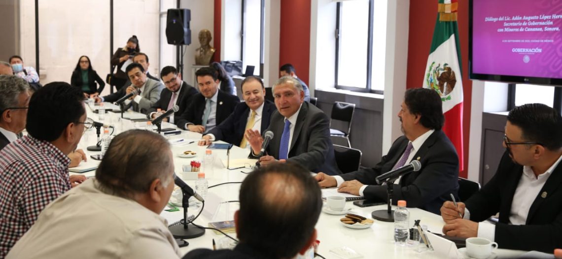 Se reúne secretario de Gobernación y gobernador Alfonso Durazo con mineros de Cananea