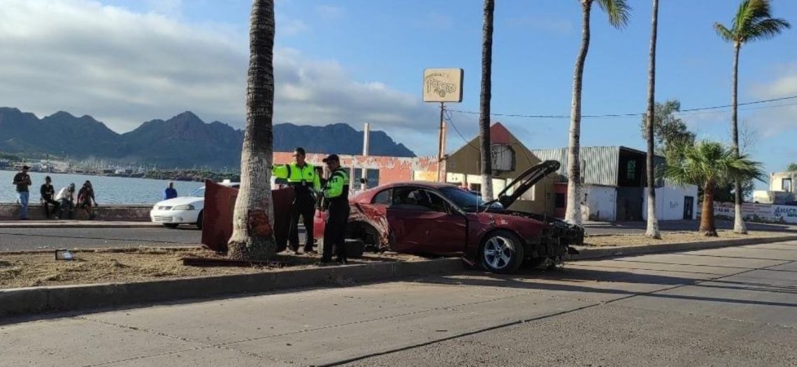 Aparatoso choque sobre bulevar Rodolfo Sánchez Taboada Guaymas