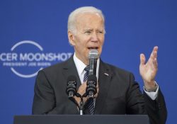 Biden lanza plan de lucha contra el cáncer en EU