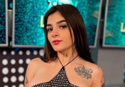 Karely Ruiz revela cuántos millones de pesos gana al mes en OnlyFans