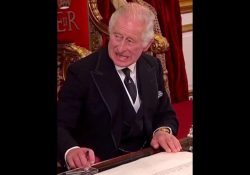 Gesto “déspota” del rey Carlos III causa polémica en redes sociales