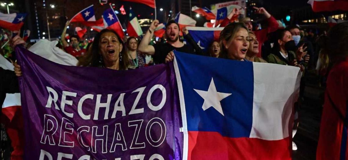 Chile rechaza propuesta de nueva Constitución en plebiscito