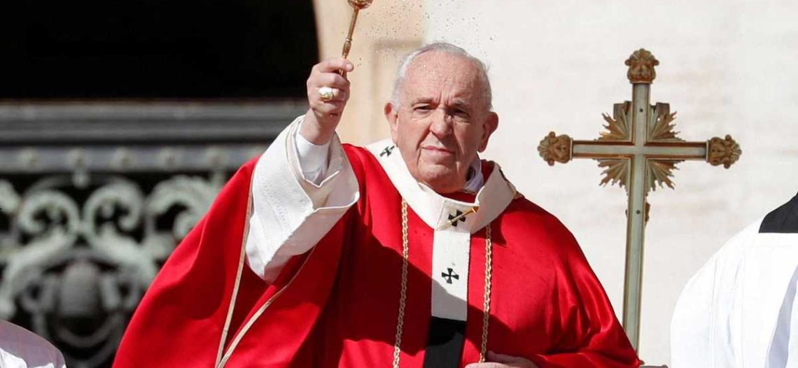 Papa Francisco toma control de la Orden de Malta