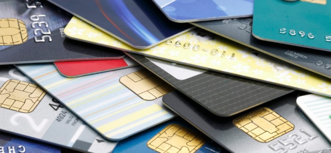 Detienen a funcionario acusado de pagar sus deudas con la tarjeta bancaria de su trabajo en Macul