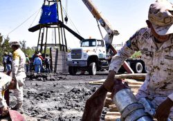 Familias de mineros atrapados en ‘El Pinabete’ en Coahuila reciben 4.7 mdp por indemnización