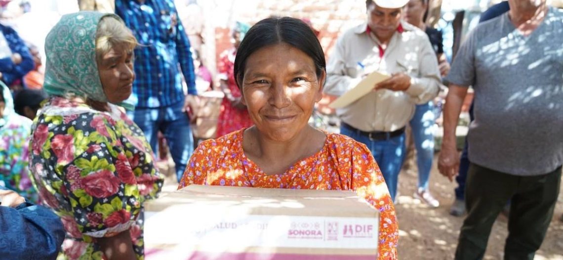 Atiende el Gobierno de Sonora a pueblo guarijío con alimento y útiles escolares
