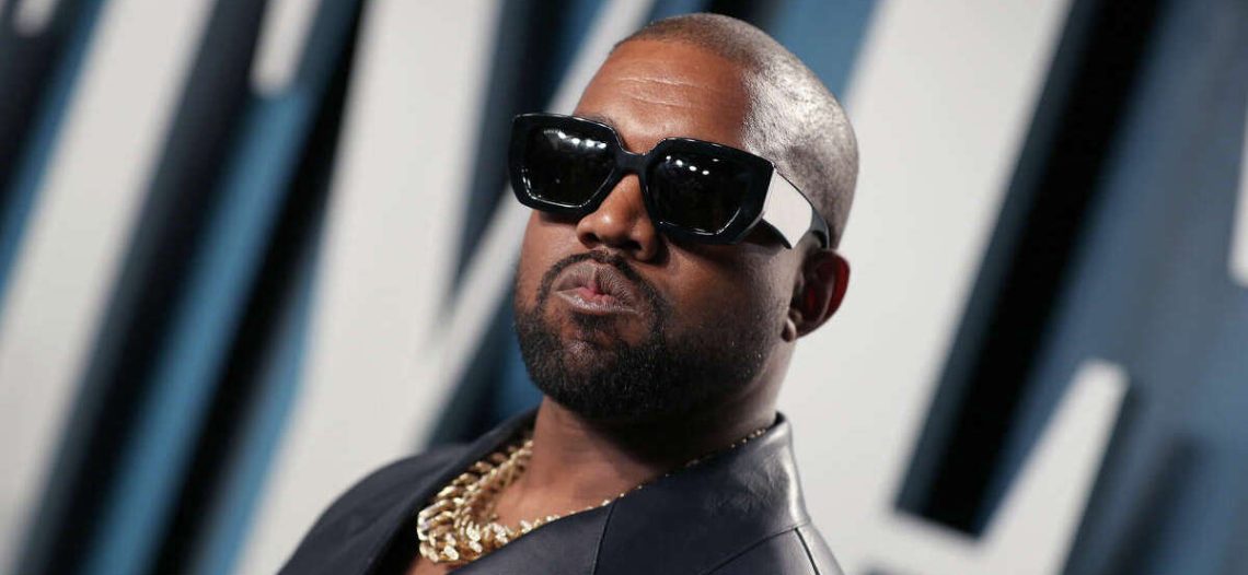 Kanye West afirma que perdió dos billones de dólares por comentarios antisemitas