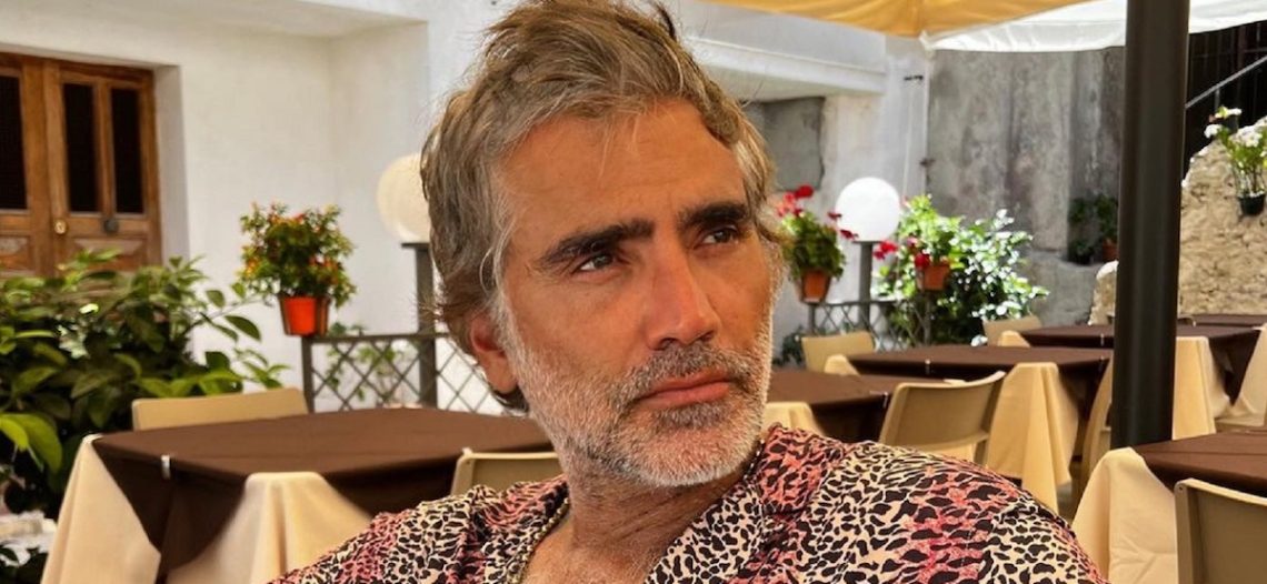 Vuelven a criticar a Alejandro Fernández, ahora por usar pestañas postizas