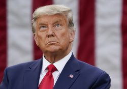 Trump pide ayuda a la Corte Suprema; investigación lo tiene en la mira