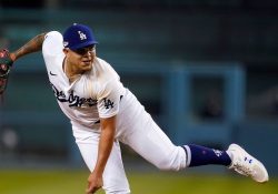 Urías tuvo respaldo; Dodgers pega primero