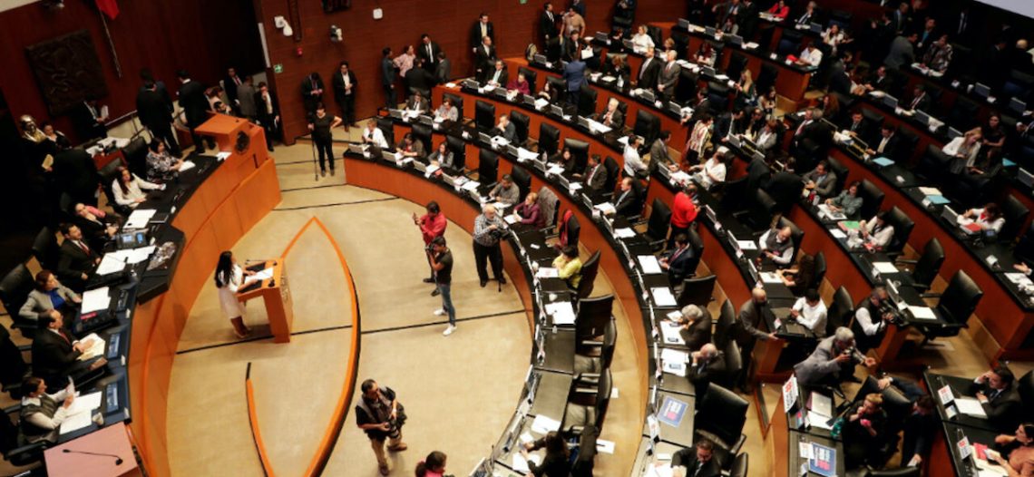 Fortalecer a policías empantana reforma; trabajan en minuta alterna