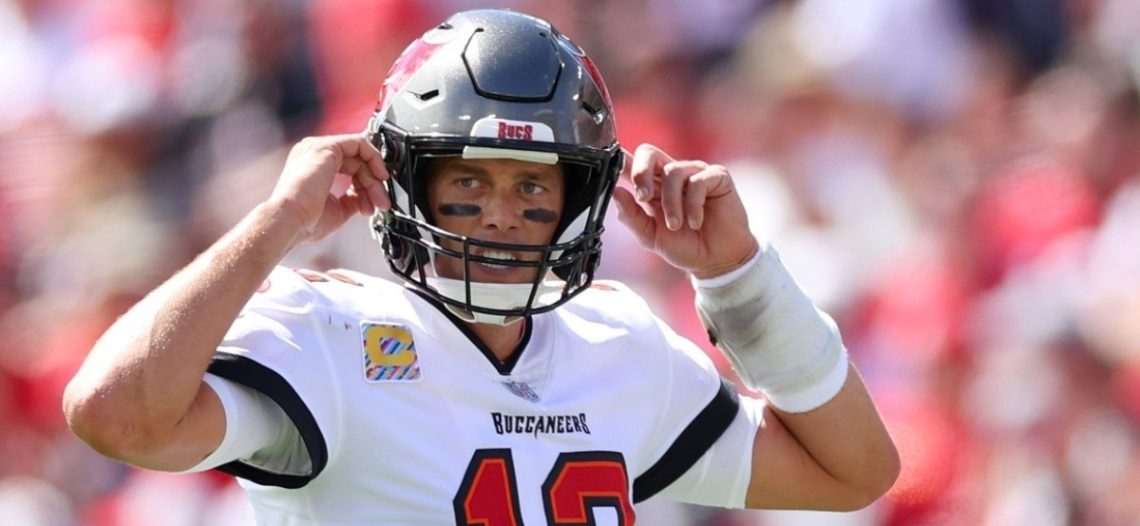 Tom Brady se luce en victoria de Bucaneros sobre los Halcones