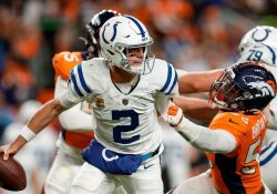 Colts vencen a Broncos con gol de campo agónico
