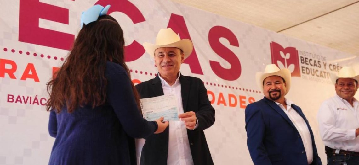 Entrega Gobernador becas a jóvenes de Aconchi, San Felipe de Jesús y Baviácora