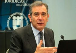 Lorenzo Córdova pide que reforma al INE sea con bisturí