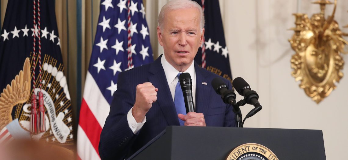 Joe Biden celebra que EU libró la “marea roja”