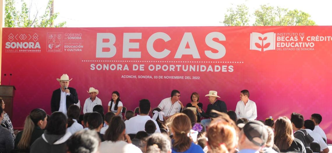 Entrega gobernador Alfonso Durazo becas a jóvenes de Aconchi, San Felipe de Jesús y Baviácora