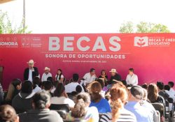 Entrega gobernador Alfonso Durazo becas a jóvenes de Aconchi, San Felipe de Jesús y Baviácora