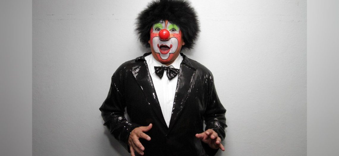 Chuponcito sera vinculado a proceso por acoso sexual; ¿habías visto al comediante sin maquillaje?