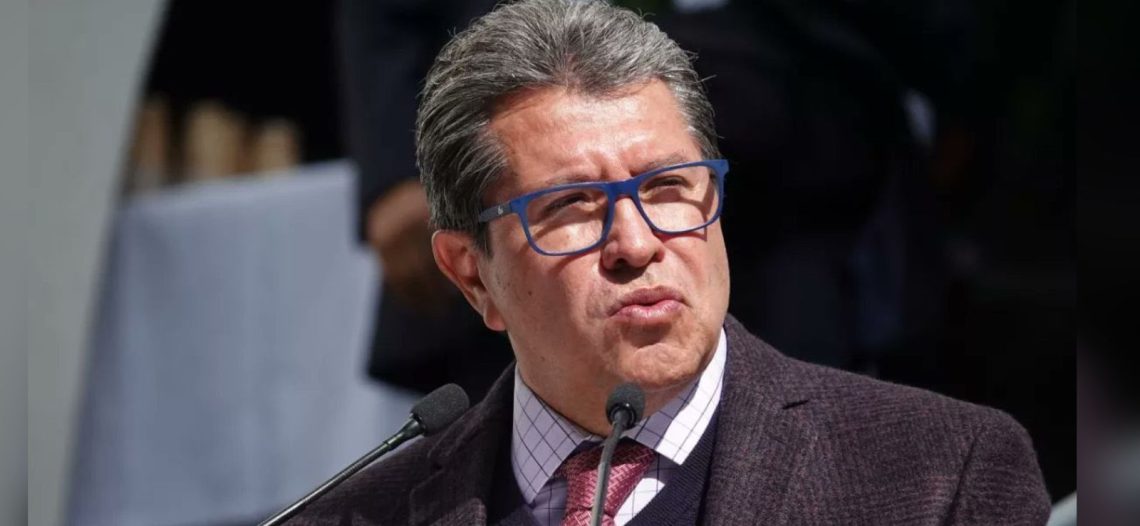 Por una visita a España, Monreal no estará en la marcha de AMLO