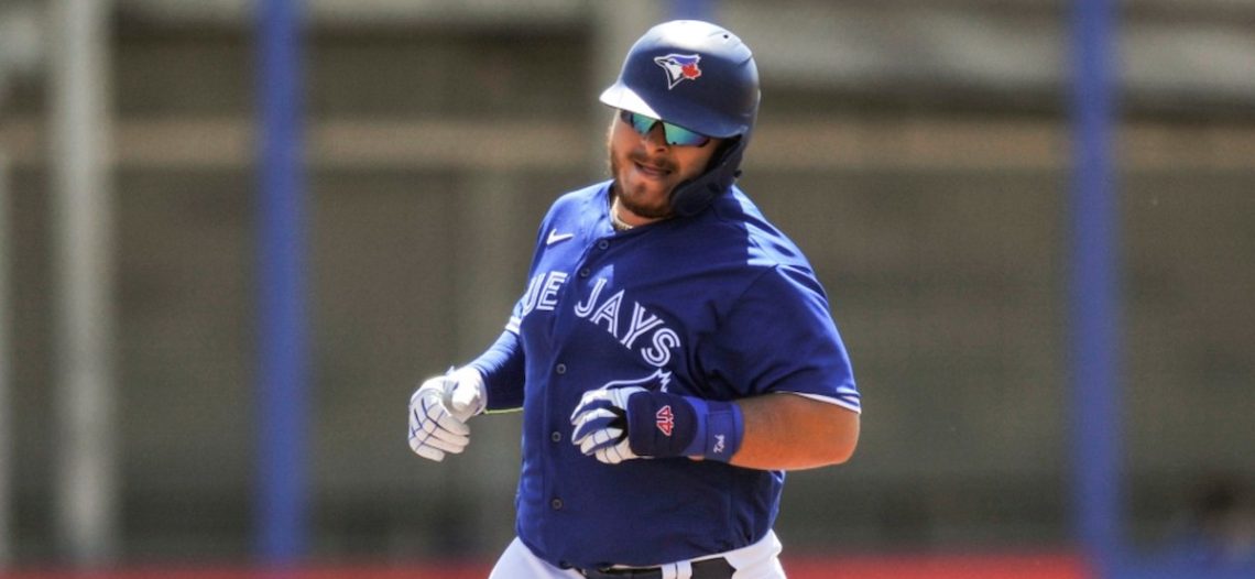 Alejandro Kirk, primer catcher mexicano que obtiene el Bat de Plata