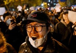 China detiene a periodista de la BBC que cubría protestas contra confinamientos