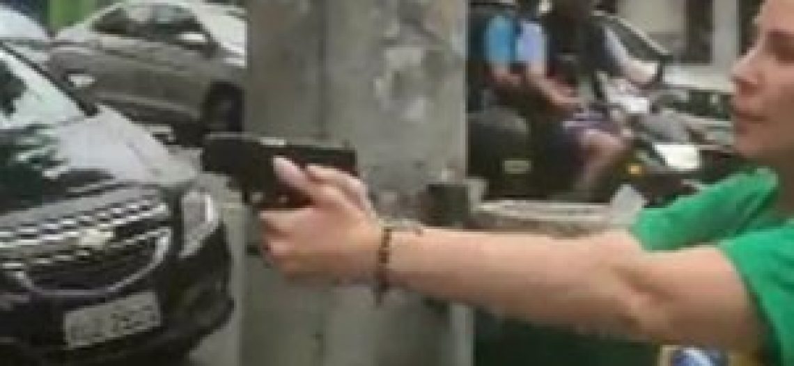 Diputada Brasileña Persigue a un Hombre a Punta de Pistola Antes de la Segunda Vuelta Electoral en Brasil: Video
